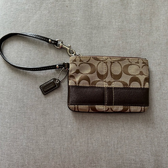 Coach wristlet - Picture 2 of 3